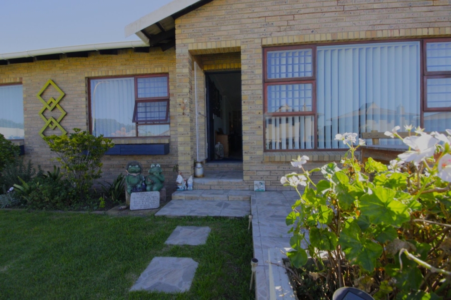 3 Bedroom Property for Sale in Wavecrest Eastern Cape